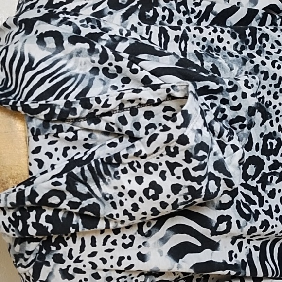 Simply Noelle Tee Shirt Knit Animal Print Hoodie Sheer Detail Trim 12/14 Lg/XL - Picture 5 of 12